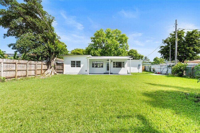 Building Photo - 1581 Normandy Dr
