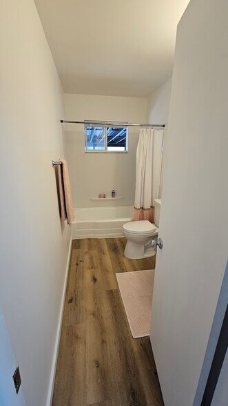 Building Photo - 47 S Brentwood Ave