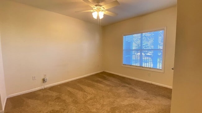 Building Photo - 2 Bed 2 Bath 2nd Floor Condo (Palms of Cortez)