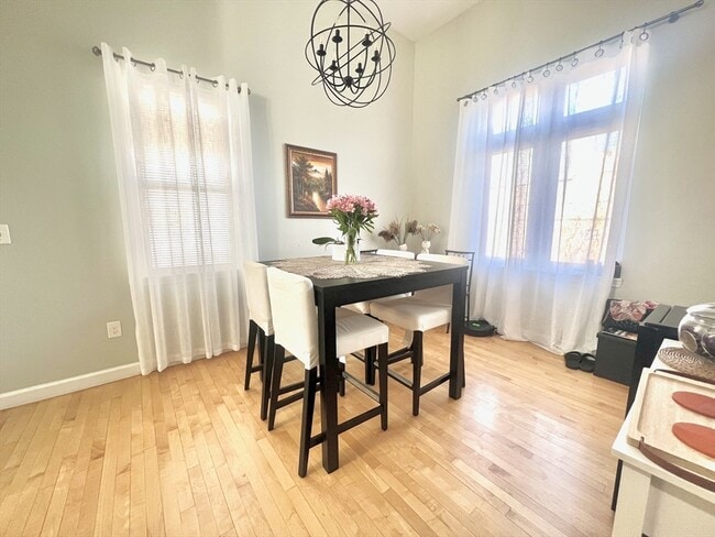 Building Photo - 426 Medford St