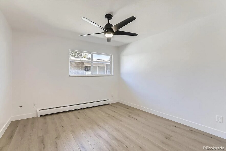 Building Photo - 1632 Chester St