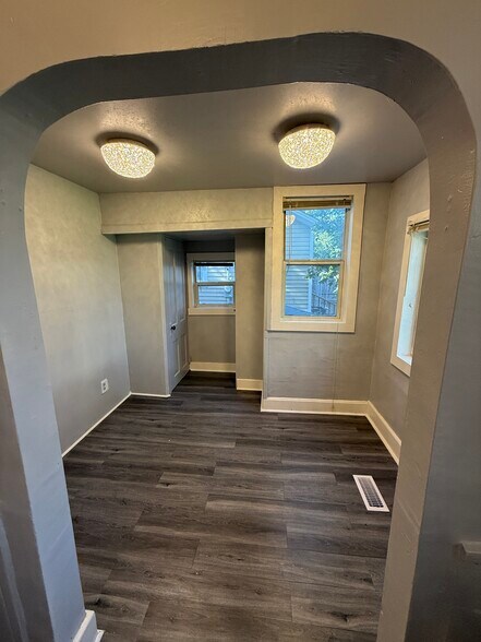 Dining Room - 1504 W Dean Ave