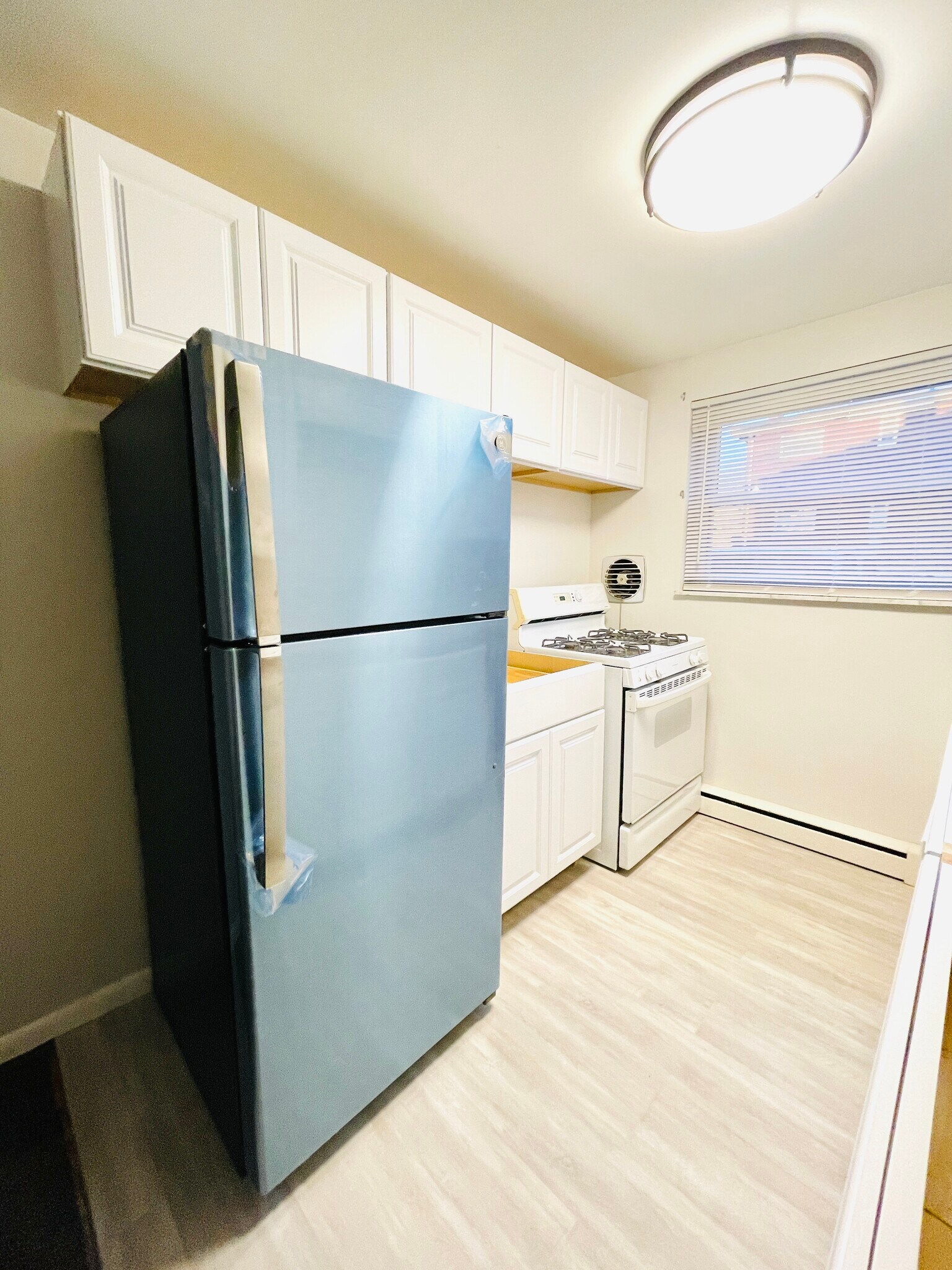 Newly remodeled kitchen - 4191 Hoffman Ave