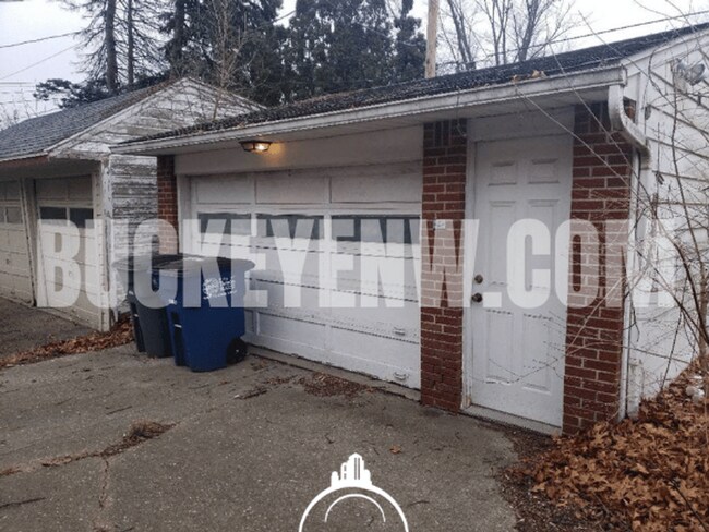 Building Photo - 3 Bed Home -Ottawa Neighborhood