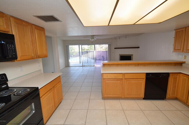 Building Photo - 7722 E Knollwood Cir