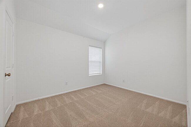 Building Photo - 3808 Moss Hl Rd