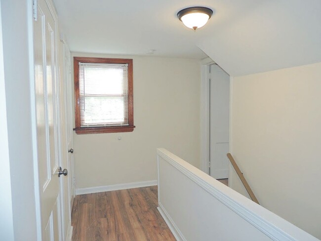 Building Photo - 4 Bed - 1.5 Bath Cape Cod for Rent in Clev...