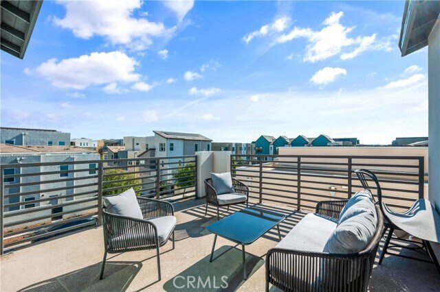 Building Photo - 105 Shear