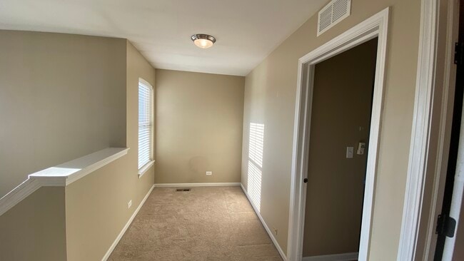 Building Photo - 496 Majestic Ln
