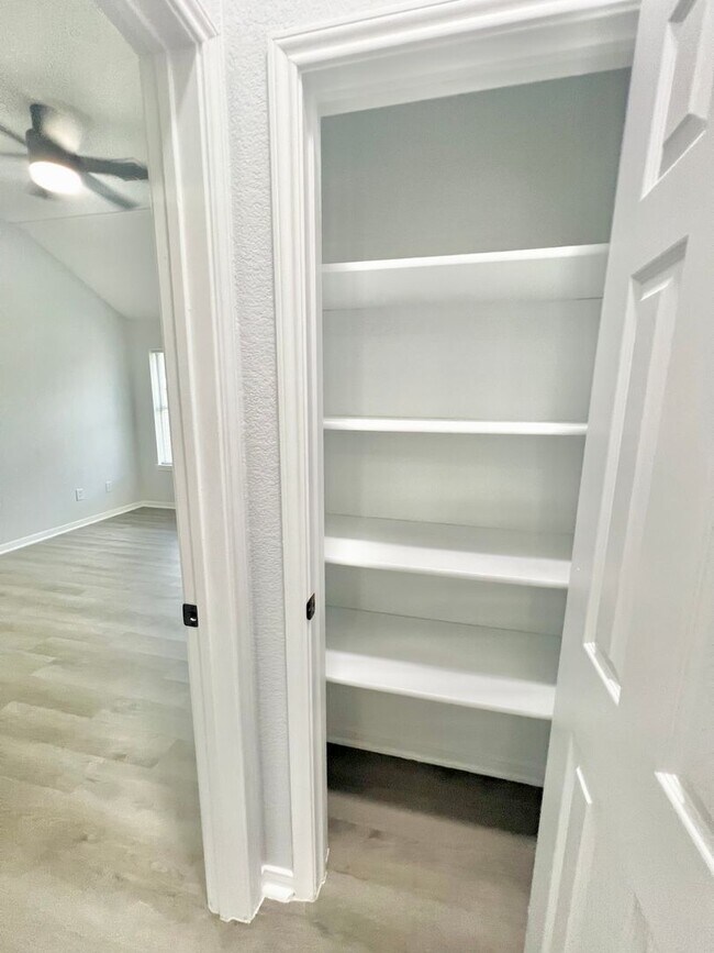 Building Photo - Updated 4 Bed Home in Killeen!