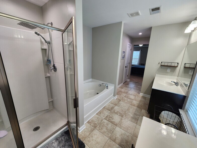 Primary Bath - 29 Pioneer Pt