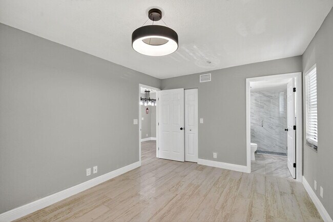 Building Photo - 4707 Lucerne Lakes Blvd E