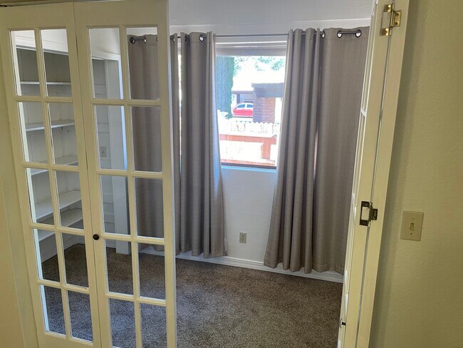 Building Photo - 155 Canyon Diablo Rd