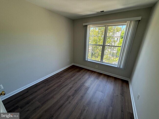Building Photo - 5714 Goldfinch Ct