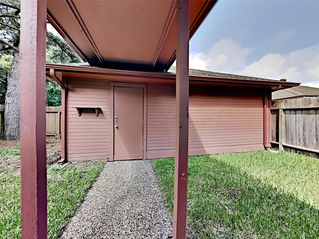 Building Photo - 6629 Queensclub Dr
