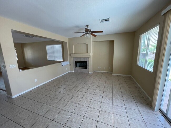 Building Photo - 2722 La Porte Ct