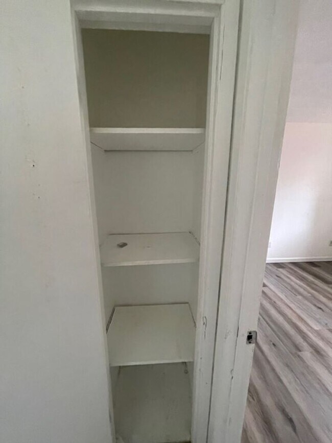 Building Photo - 2-Bedroom, 1-Bath Duet in Union City
