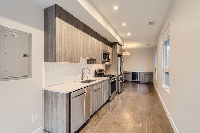 Building Photo - GORGEOUS TOWNHOUSE IN RiNo