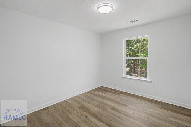 Building Photo - 20-B1 Frasier Ln SW