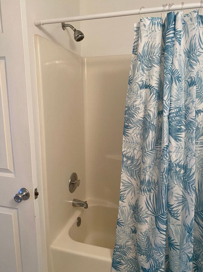 Building Photo - SPACIOUS, FIRST FLOOR CONDO WITH BIG FENCED IN PATIO IN THE LOVELY COMMUNITY OF QUAIL RIDGE!