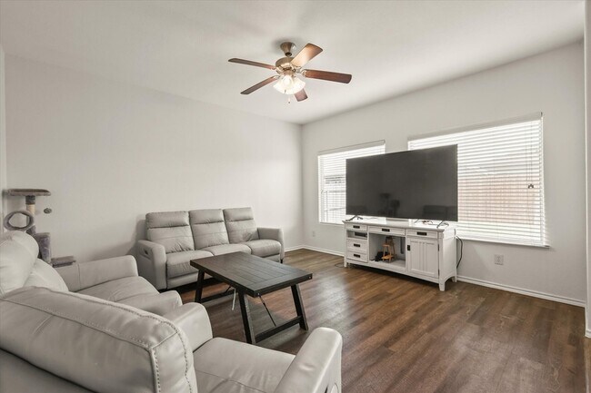 Building Photo - 5129 Meadow Ln
