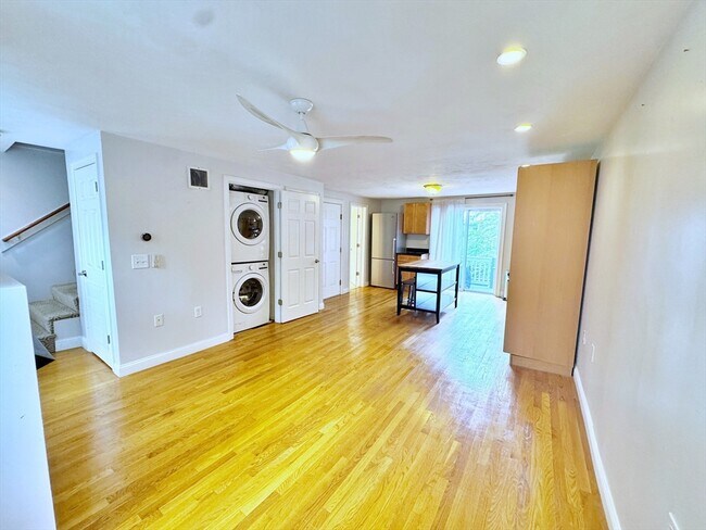 Building Photo - 364 Sumner St