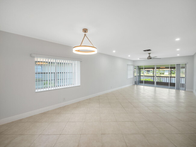 Building Photo - 13889 Royal Palm Ct