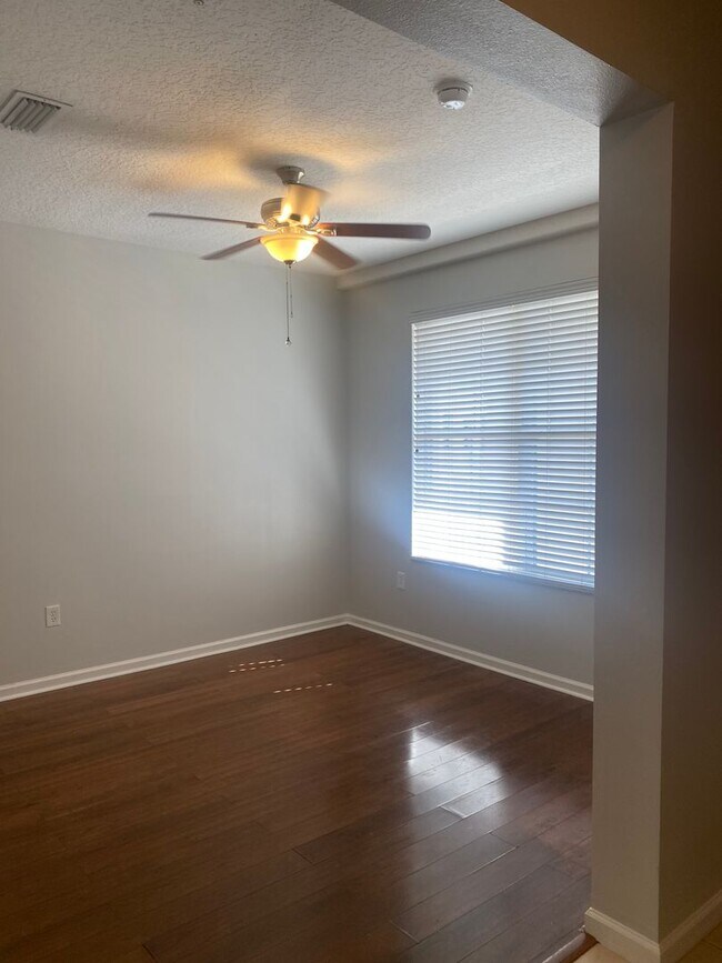 Building Photo - Baldwin Park: Gorgeous 2nd Floor Condo wit...