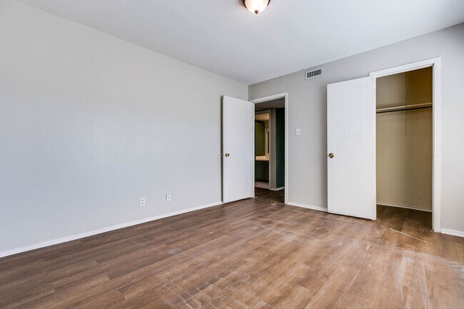 Building Photo - 1425 Austin St