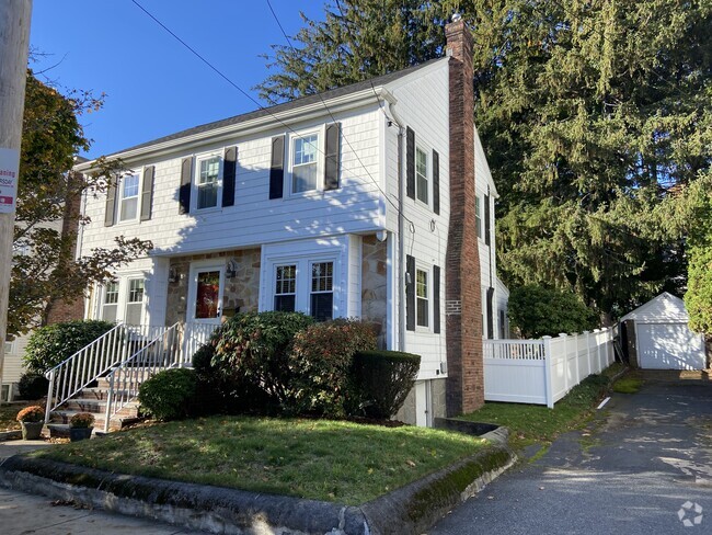 Building Photo - 27 Clearwater Dr