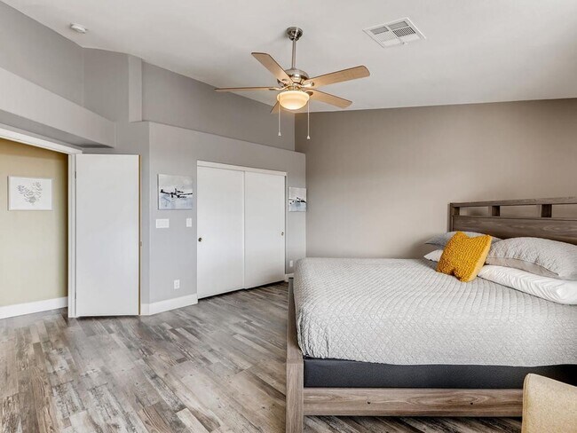 Building Photo - **SHORT TERM GATED LUXURY RENTAL** 3BDRM *2.5 BATH* 2 CAR GARAGE