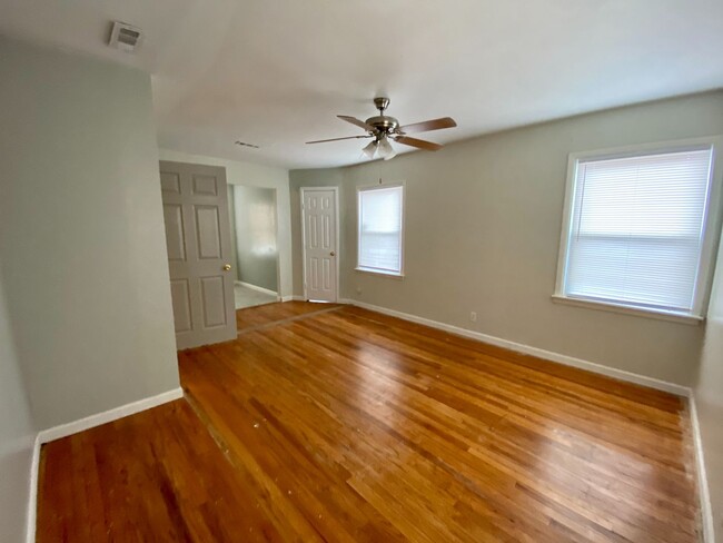 Building Photo - Move in special 2nd months rent $350 off