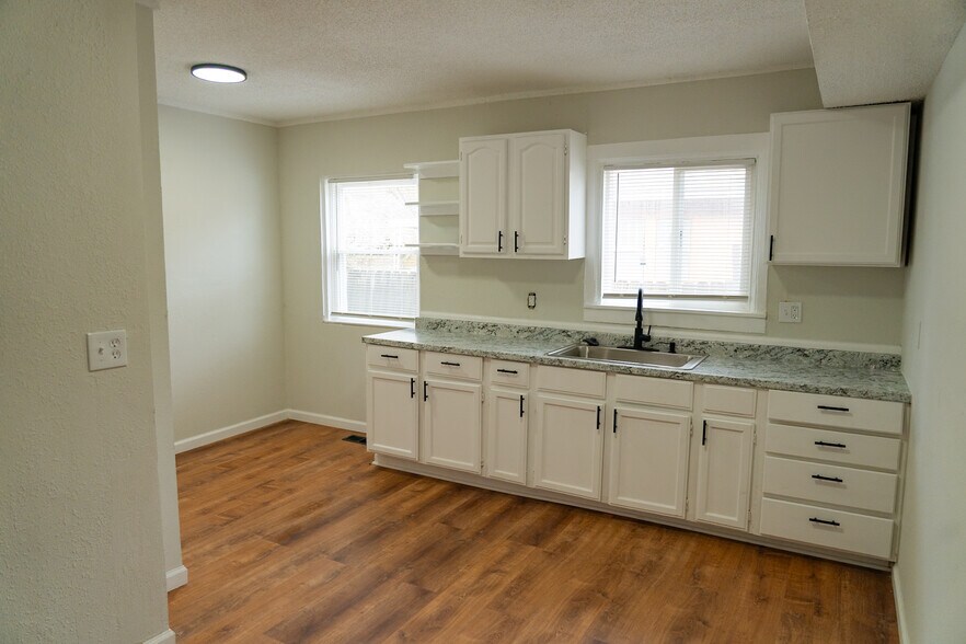 Building Photo - 5536 Paseo Blvd