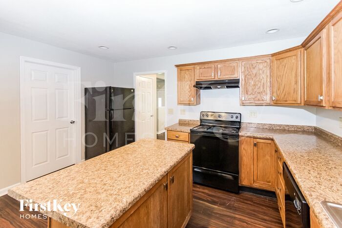 Building Photo - 7338 Kingsley Dr