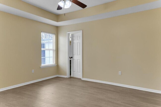 Building Photo - 819 Kristen Ln