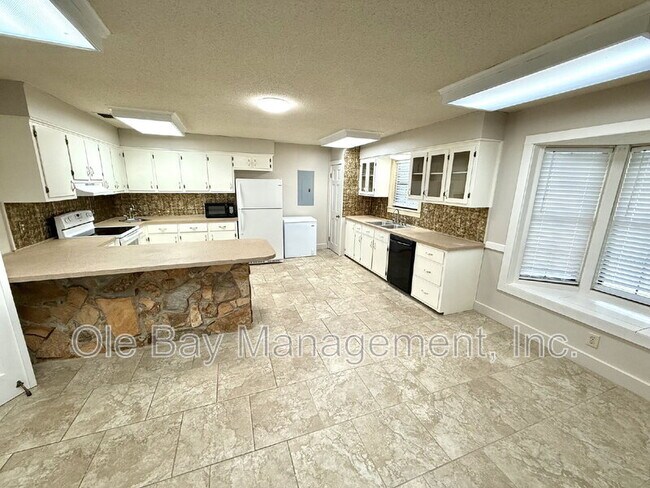 Building Photo - 9345 Spice Pond Rd Ext