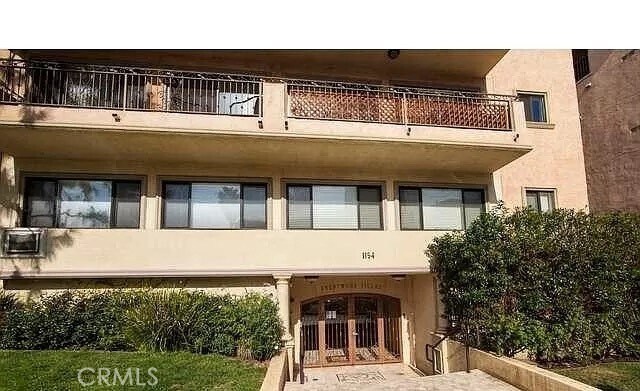 Building Photo - 1154 S Barrington Ave