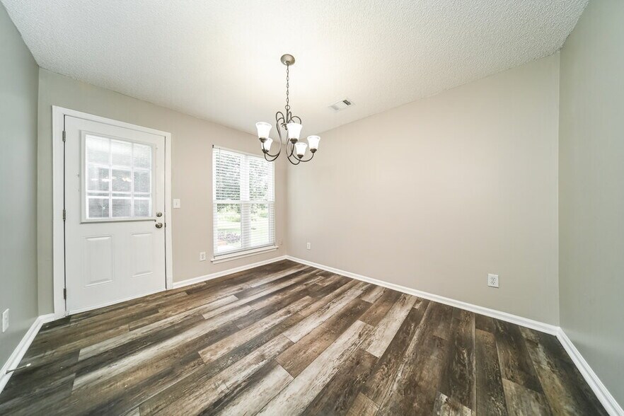 Building Photo - 213 Tyler Trace