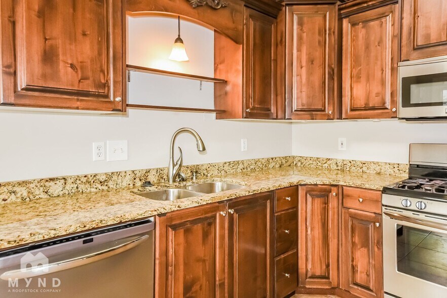 Building Photo - 5403 Vista Dr