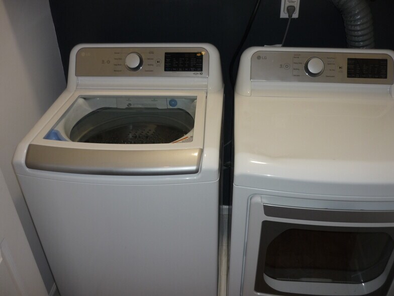 Newer LG Washer/Dryer - 238 Wilbur Ave SE