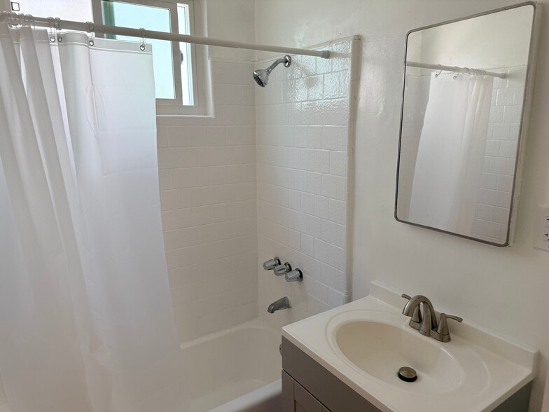 Bathroom - 4451 Murietta Ave