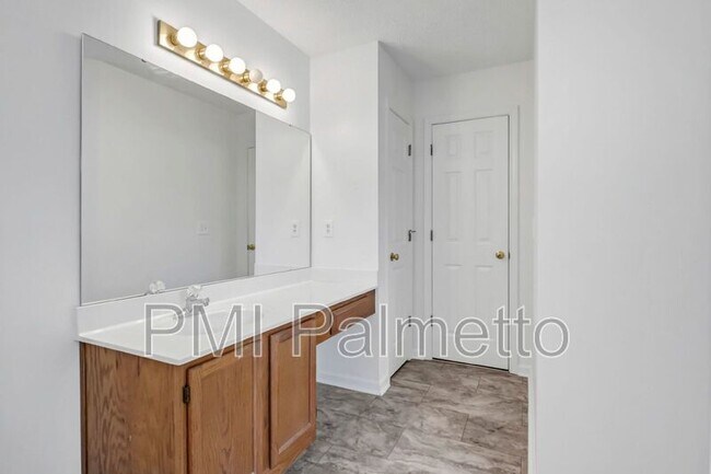 Building Photo - 212 Brookstone Way