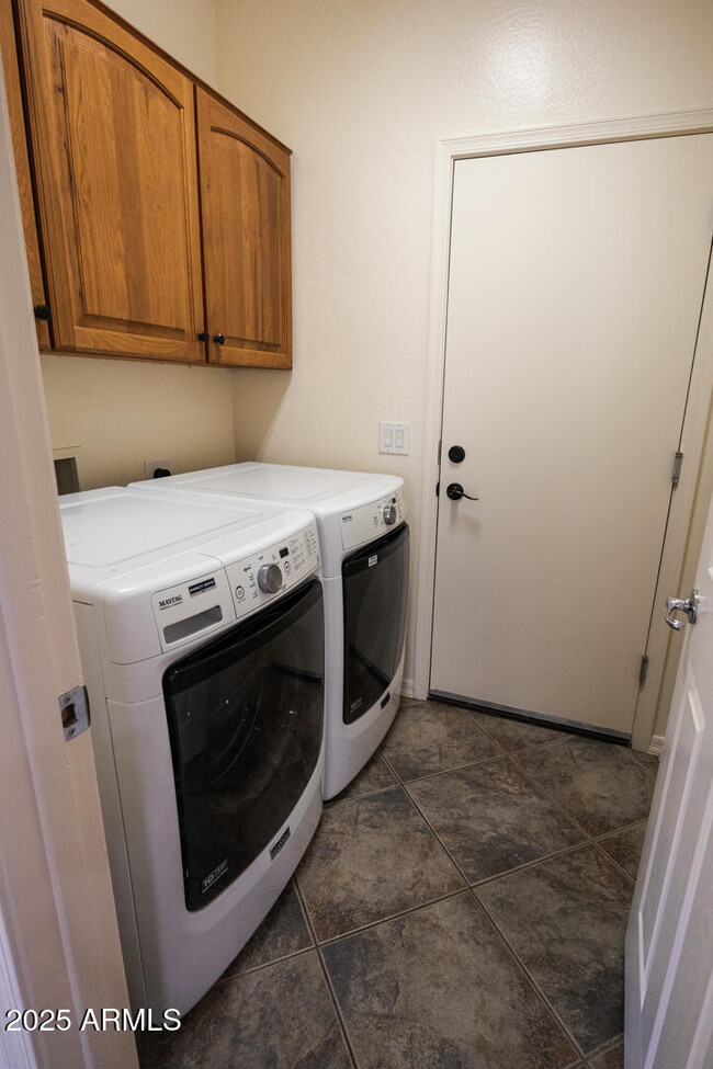 Building Photo - 4522 W Ravina Ln
