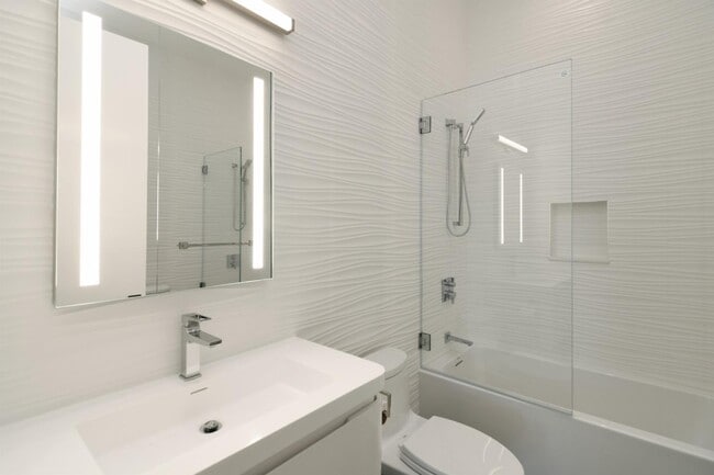 Building Photo - 1505 Wedgewood Dr