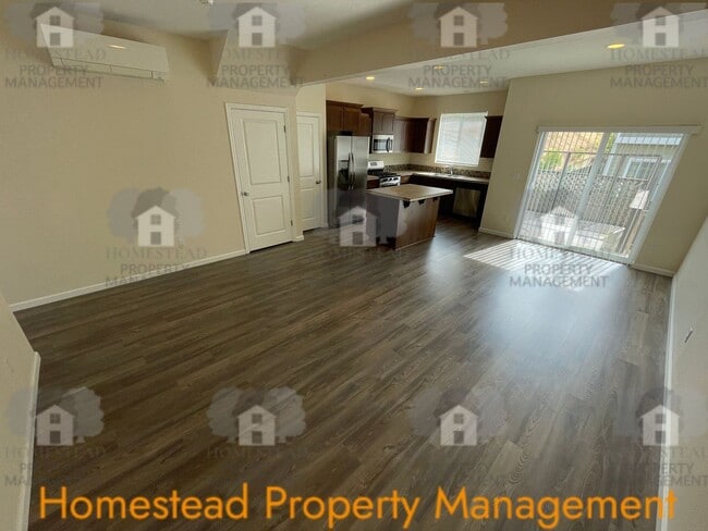 Building Photo - Welcome home! Outstanding Salem location!