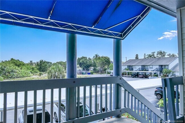 Building Photo - 1585 NE Beacon Dr