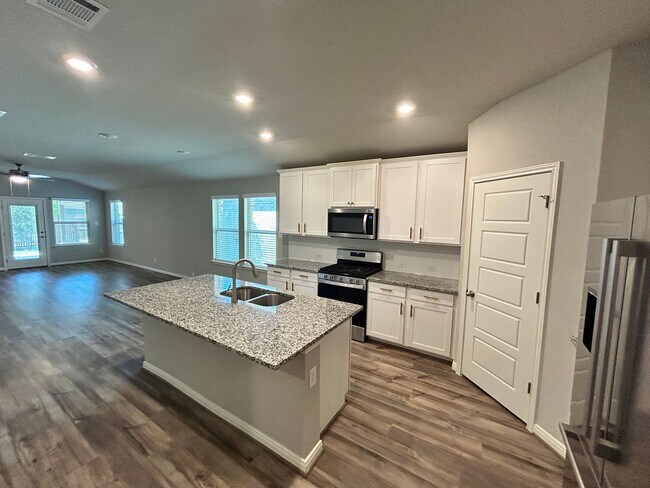 Building Photo - Contemporary 4-bedroom, 3-bathroom