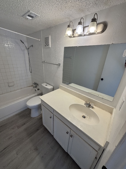 Building Photo - 919 S Weatherred Dr