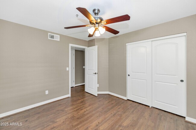 Building Photo - 2025 E Campbell Ave