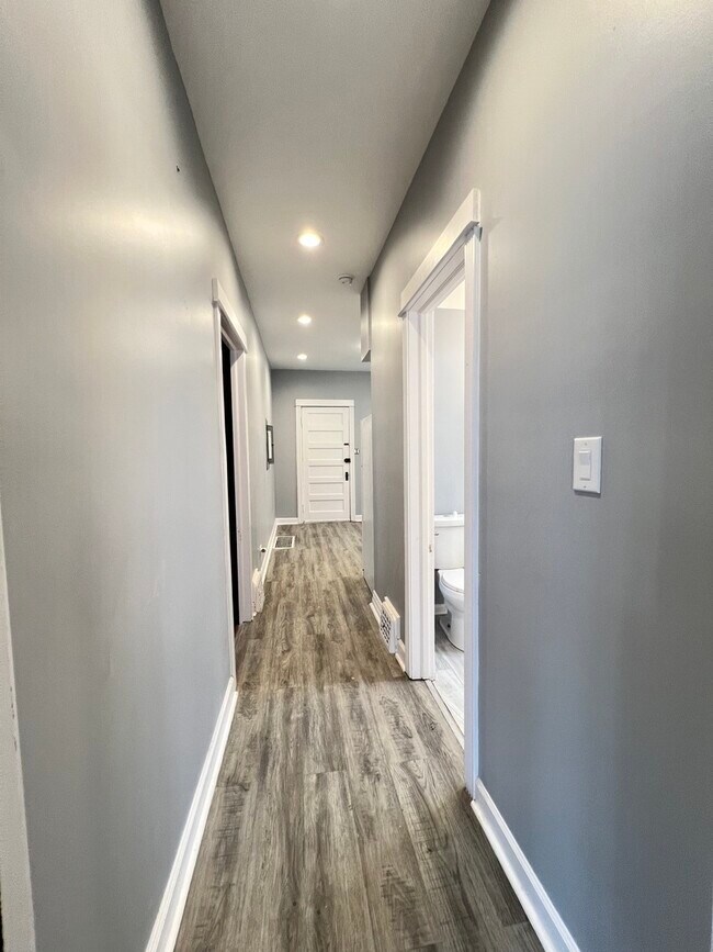 Building Photo - 6810 S Calumet Ave